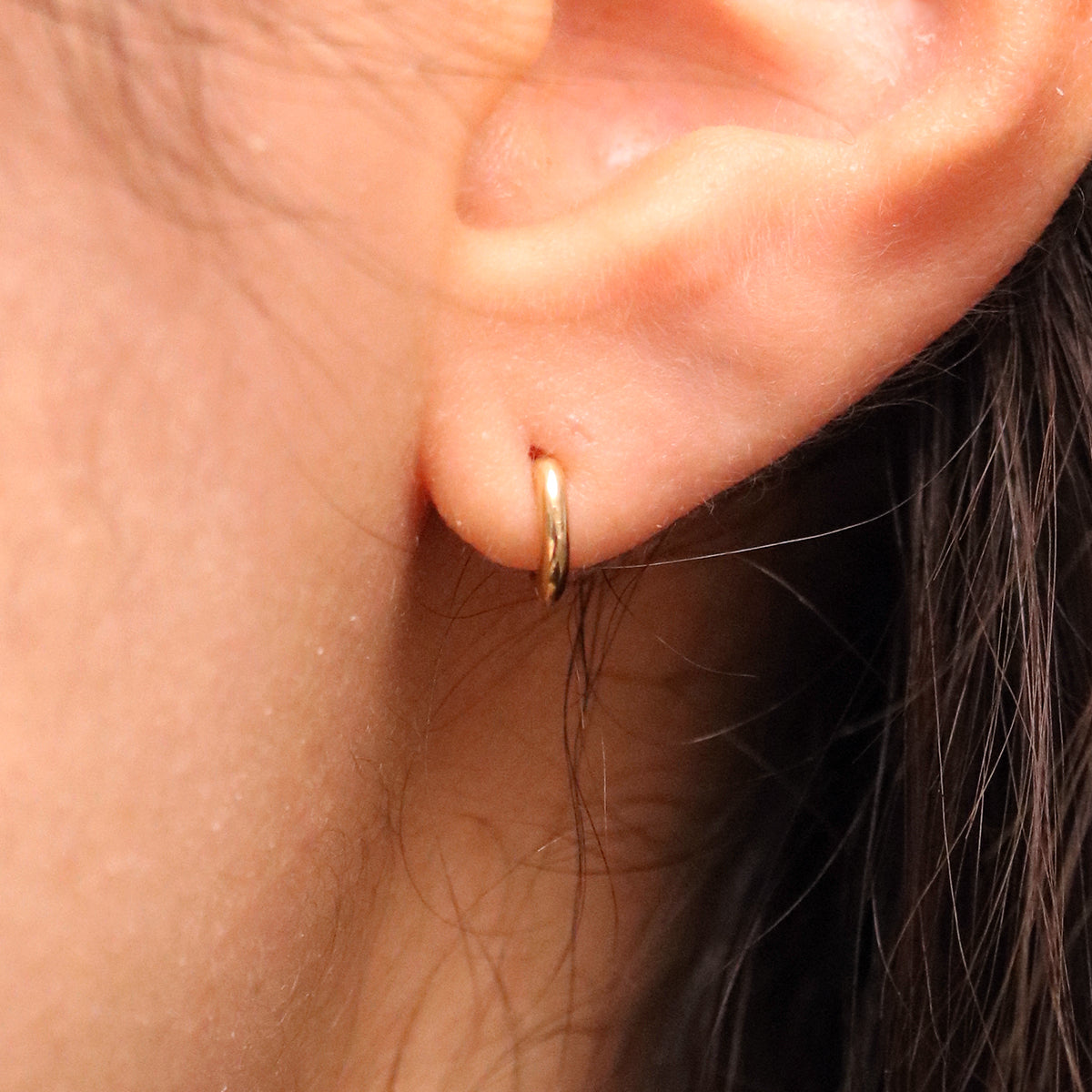 6 mm Huggie Earring – 14K Massivgold