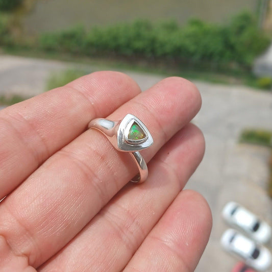 Opalring – 925er Silber mit dreieckigem Opal